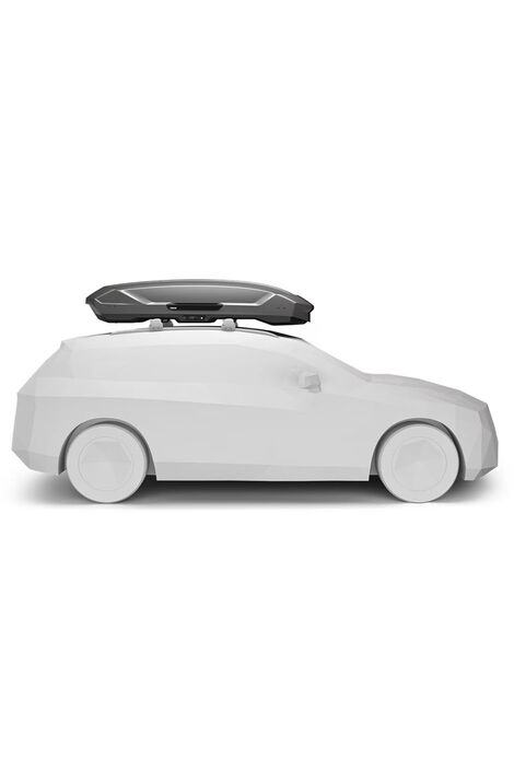 Im Seitenprofil sieht man ein weißes Modellauto auf dessen Dach die Dachbox montiert ist