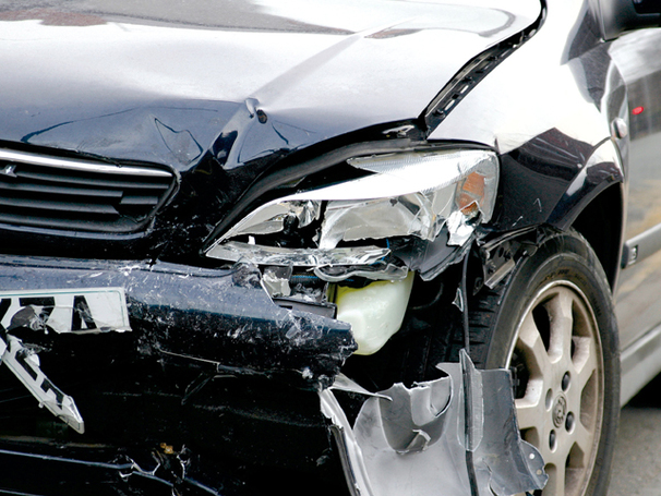 Unfallfahrzeug in Großformat