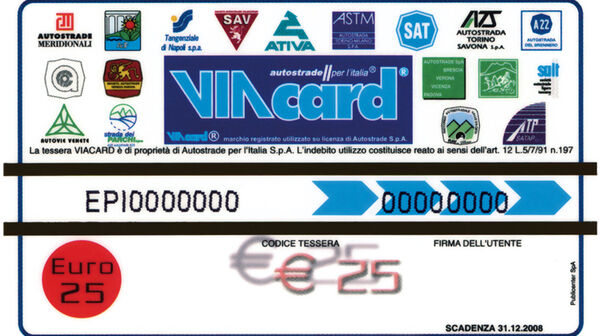 Eine Viacard mit der Aufschrift "VIACARD 25'"von Autostrade d'Italia auf einem weißen Hintergrund.