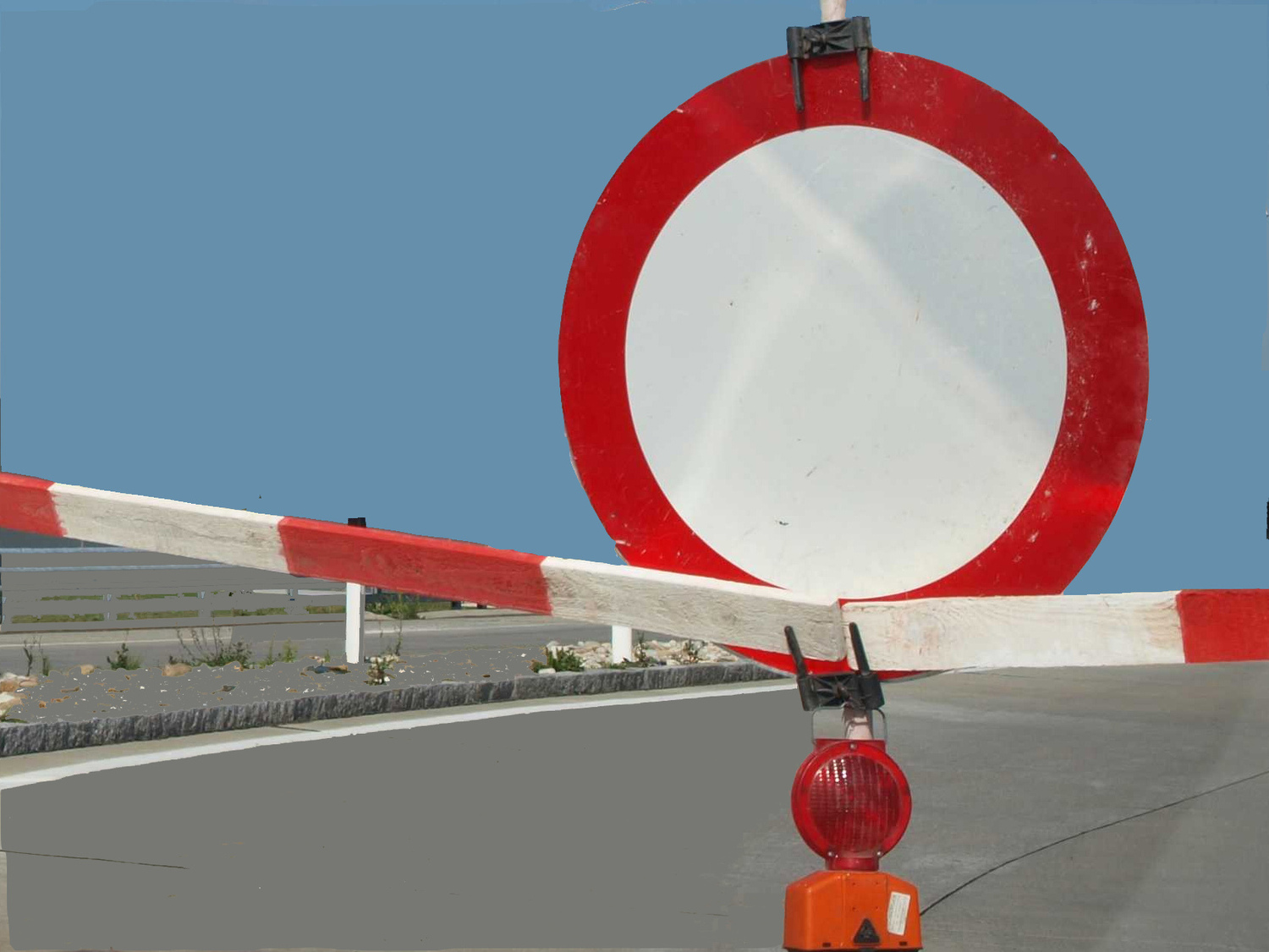 Bild von einem Fahrverbotsschild.