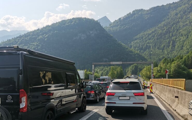 Stau A10 Tauern Autobahn Stau auf Autobahn