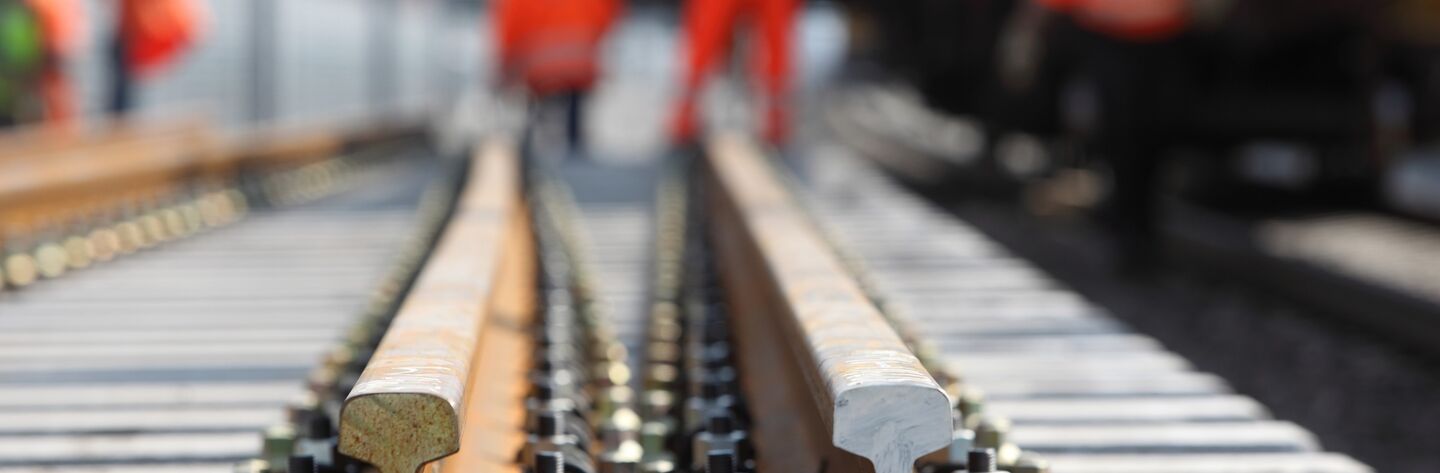Arbeiter auf Bahngleisen