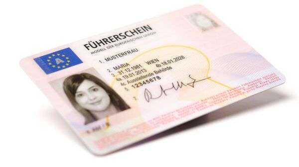 Österreichischer Muster-Führerschein in Scheckkartenformat