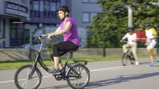 Ein Fahrradkurs besteht aus acht Übungstagen und drei Ausfahrten