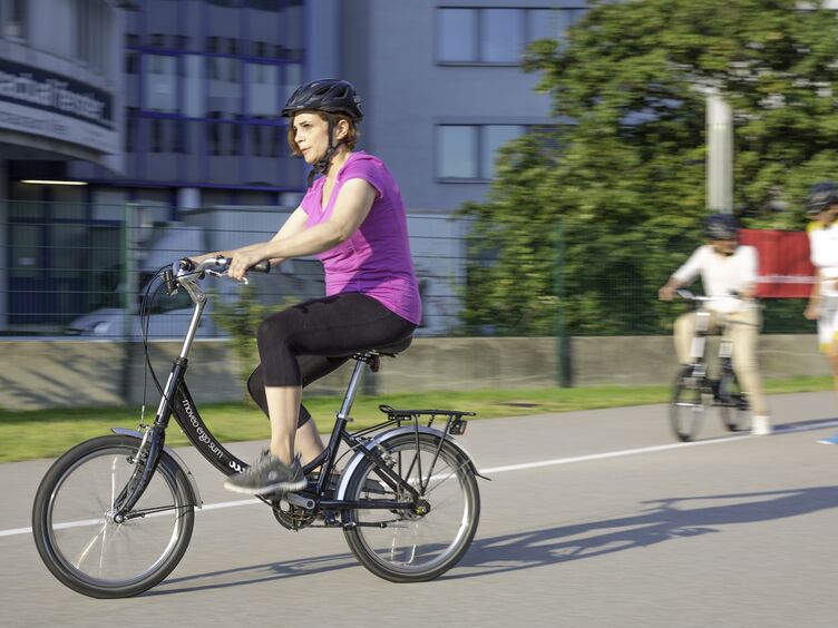 Ein Fahrradkurs besteht aus acht Übungstagen und drei Ausfahrten Fahrradkurse für Frauen ÖAMTC/Bauer