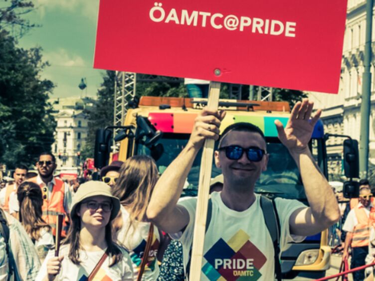 ÖAMTC auf der Regenbogenparade Matthias Fenzl