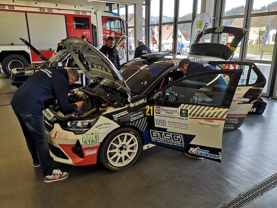Technische Abnahme eines Rallyeautos. Technische Abnahme eines Rallyeautos.
