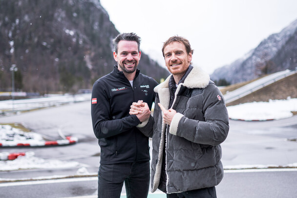 Zentrumsleiter (und selbst lange Rallye-Pilot) Manfred Pfeiffenberger mit Michael Fassbender, ehe sich dieser seinen Kindheitstraum in Le Mans erfüllte Michael Fassbender in Saalfelden Branislav Rohal/mr-offenblende.at