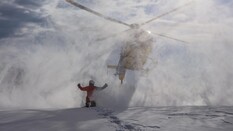 die Einweiser:innen und hubschrauber komplett einhülen kann. ÖAMTC/Postl