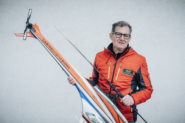 Robert mit seinem Modellhubi Robert Schornsteiner Matthias Fenzl