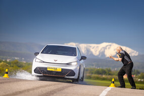 ÖAMTC Fahrtechnik: Wie man Ausweichmanöver richtig ausführt