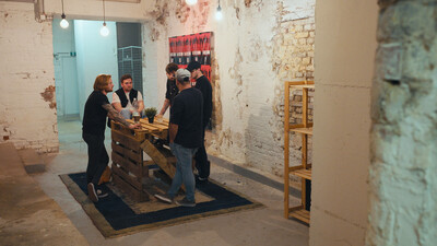 Seine Band fährt Christopher sicher von Konzert zu Konzert.