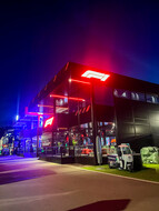 Aufnahme des Motorhomes der Formel 1 bei Nacht in Spielberg