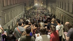 Swifties treffen sich in den Straßen von Wien