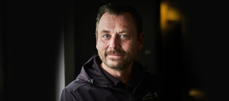 Porträtaufnahme von Gottfried Grasser, Chef eines GT3-Rennteams.