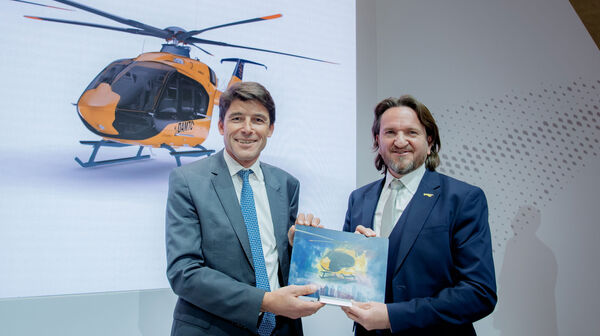 Präsentation des Hubschraubers H140 von Airbus Helicopters auf der Messe Verticon von Bruno Evan ( CEO Airbus Helicopters) und Marco Trefanitz (CEO ÖAMTC-Flugrettung).