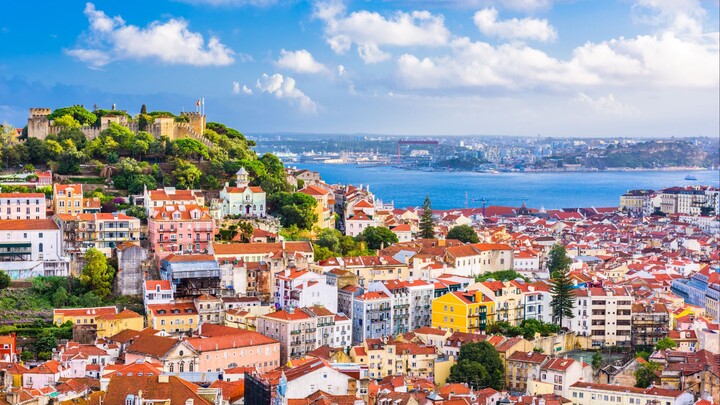 Lissabon ist wunderschöne und hügelige Stadt