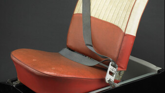 Dreipunkt-Sicherheitsgurt und Sitz eines Volvo PV 544 aus dem Jahre 1961, ausgestellt im Smithsonian National Museum of American History.