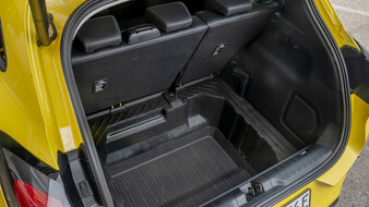 Kofferraum mit 145 Liter großem Zusatzfach eines Ford Puma Gen-E.