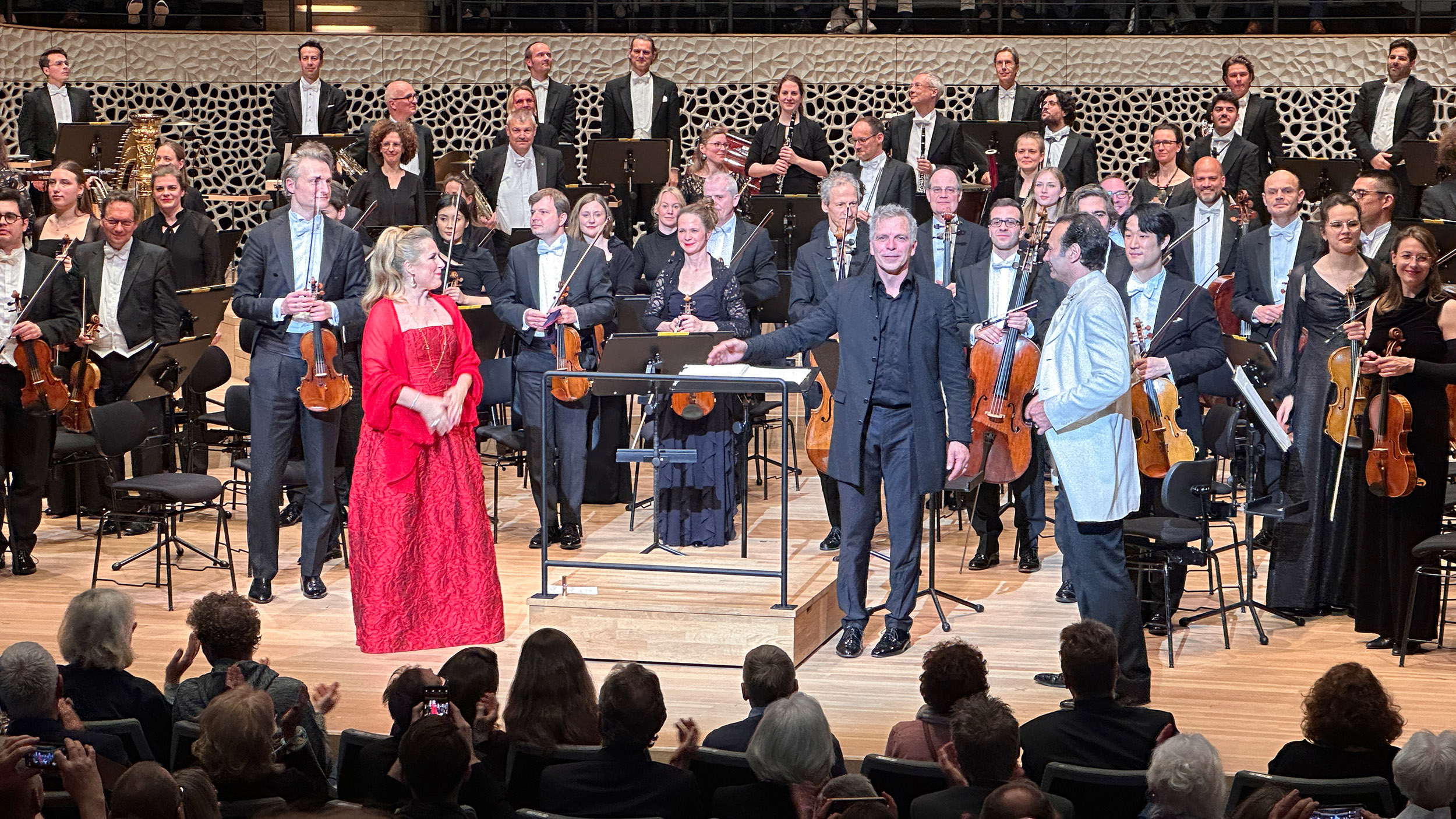 Applaus für die Sopranistin Diana Damrau, Dirigent Dirk Kaftan und Tenor Nikolai Schukoff.