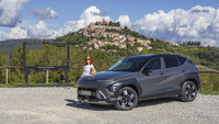 Hyundai Kona in grau