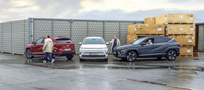 Hyundai Kona drei Modelle nebeneinander in rot weiß und grau