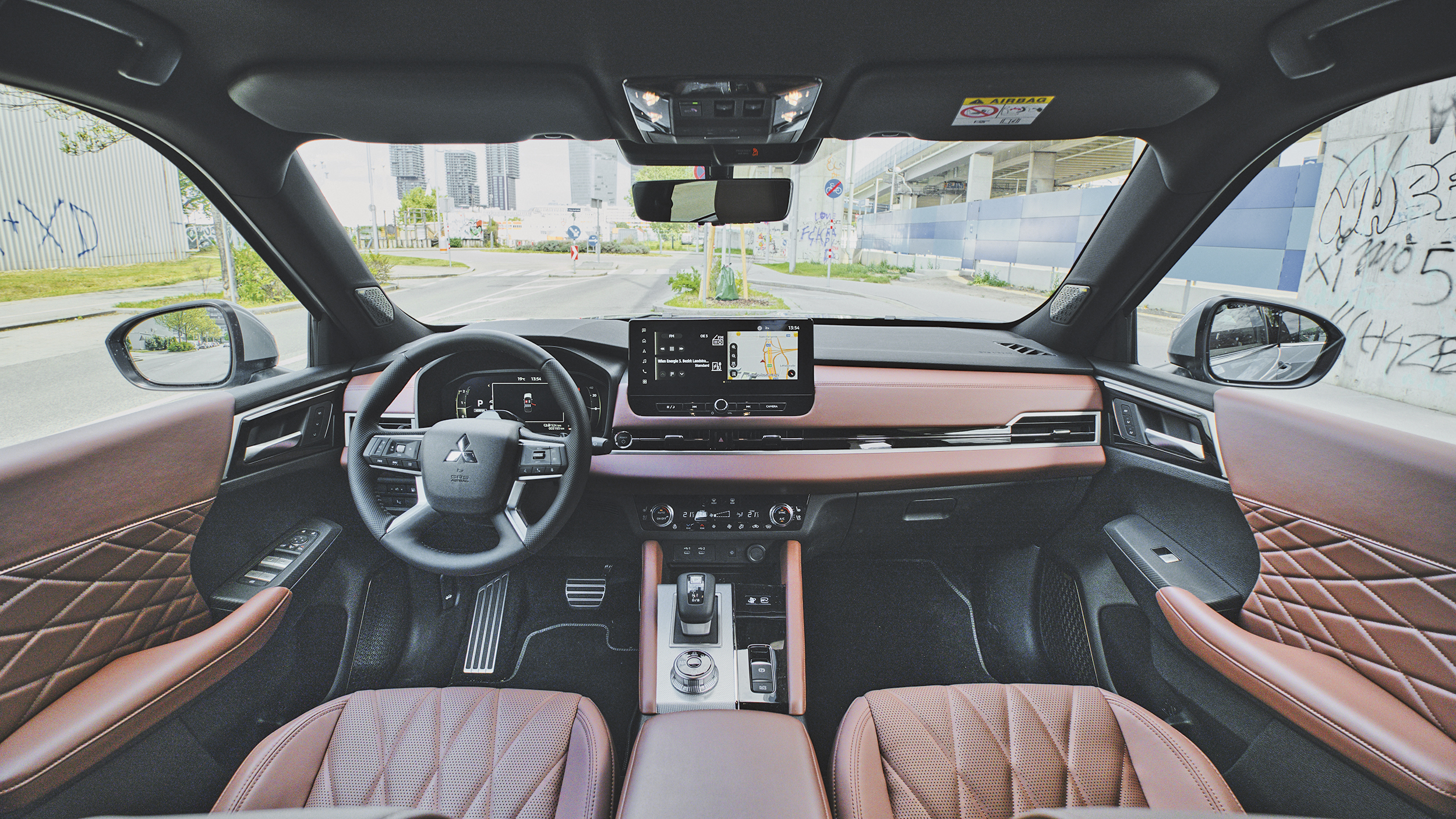 Graues SUV, Mitsubishi Outlander, Cockpit