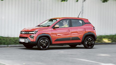 Dacia Spring fahrend