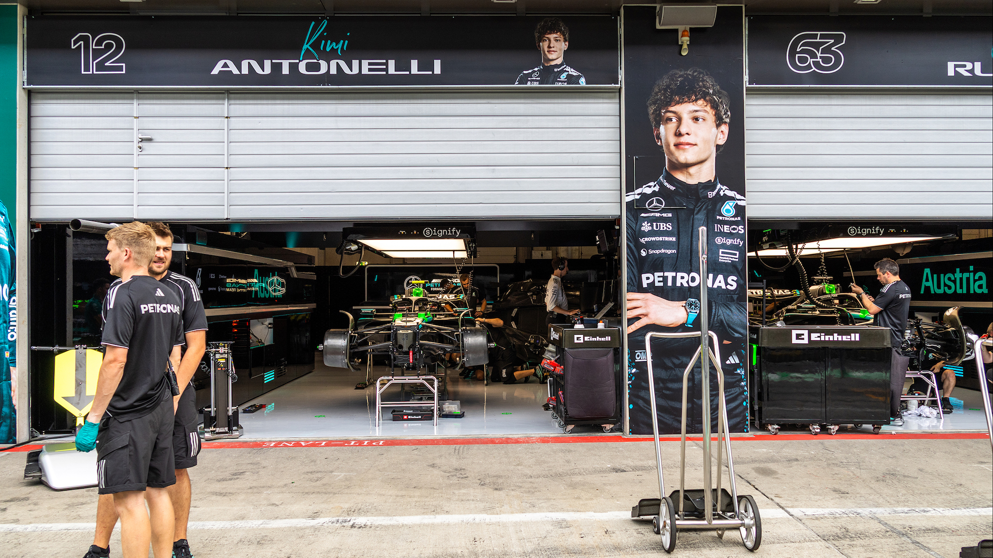 Garage des Formel-1-Fahrers Kimi Antonelli am Red Bull Ring im Zuge des Großen Preises von Österreich 2025.