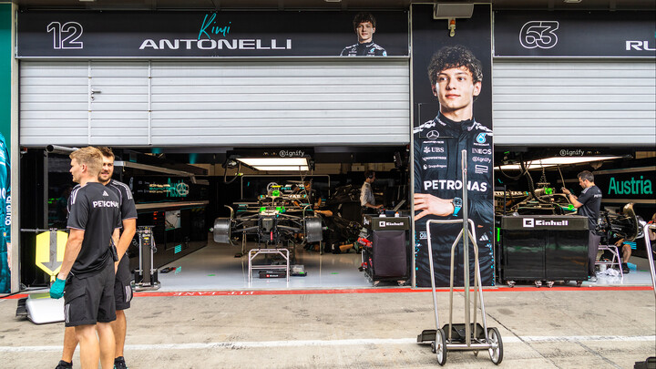 Garage des Formel-1-Fahrers Kimi Antonelli am Red Bull Ring im Zuge des Großen Preises von Österreich 2025.