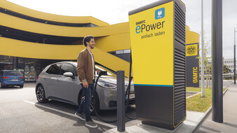 epower ladestation mit person