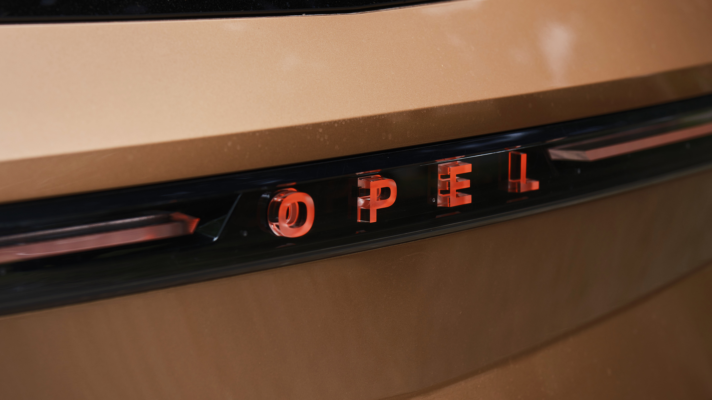 Opel Grandland, großes SUV, Heckansicht