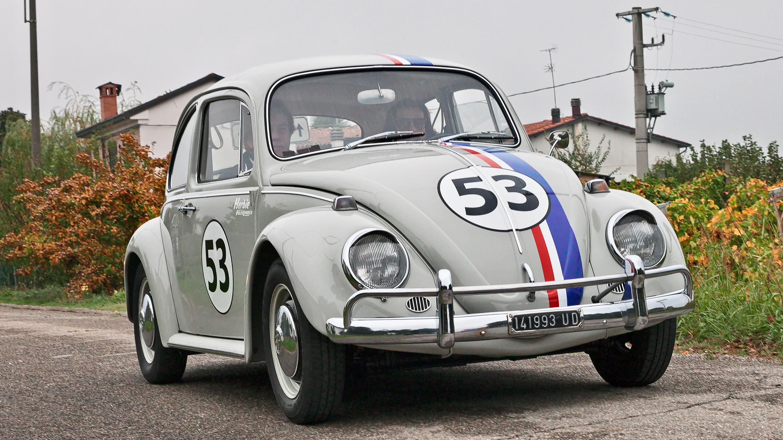 Ein VW Käfer im Stile von "Herbie" bemalt