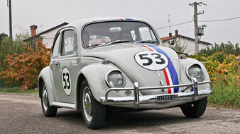 Ein VW Käfer im Stile von "Herbie" bemalt