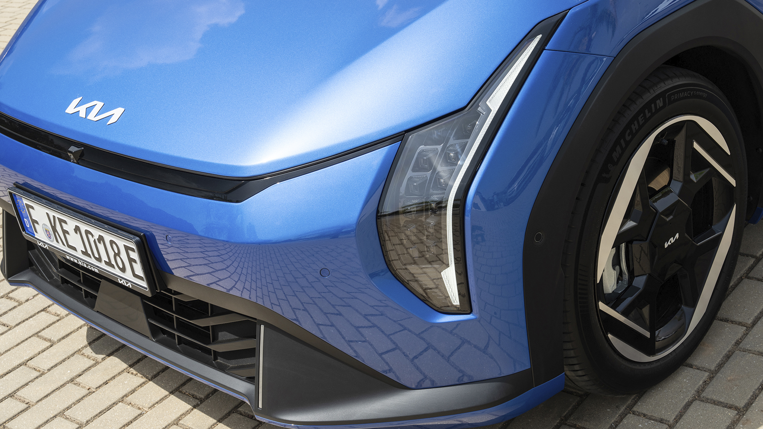 Front eines blauen Kia EV4.
