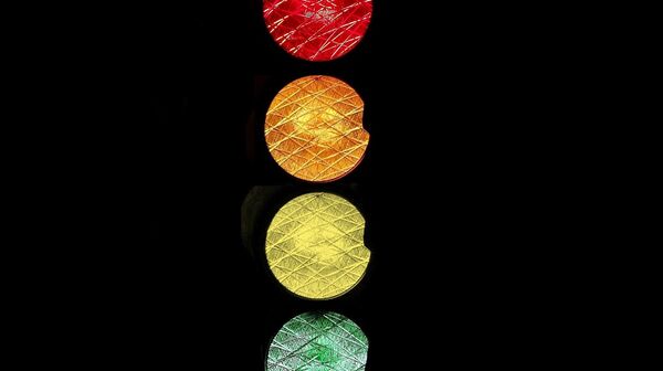 Die Sicherheitsstufen werden durch ein Ampelsystem mit Grün, Gelb, Orange und Rot dargestellt