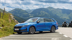Skoda Octavia blau seitlich
