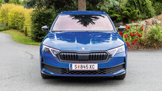Skoda Octavia blau von vorne