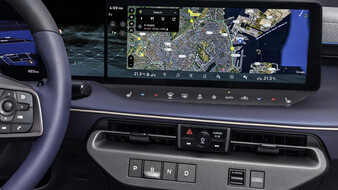 Touchscreen und Schalter in einem Auto