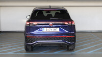 VW Tayron von hinten stehend