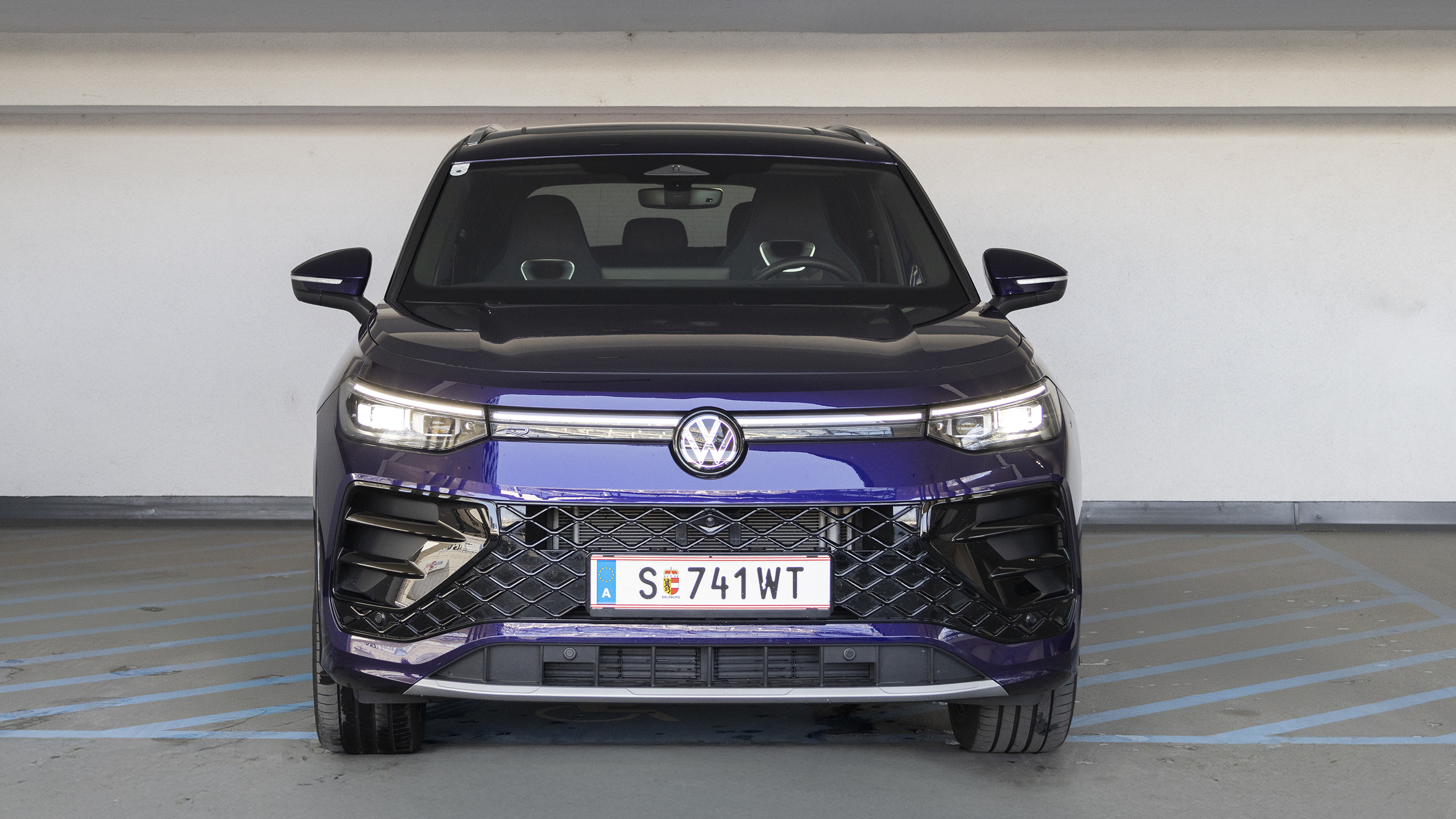 VW Tayron stehend von vorne