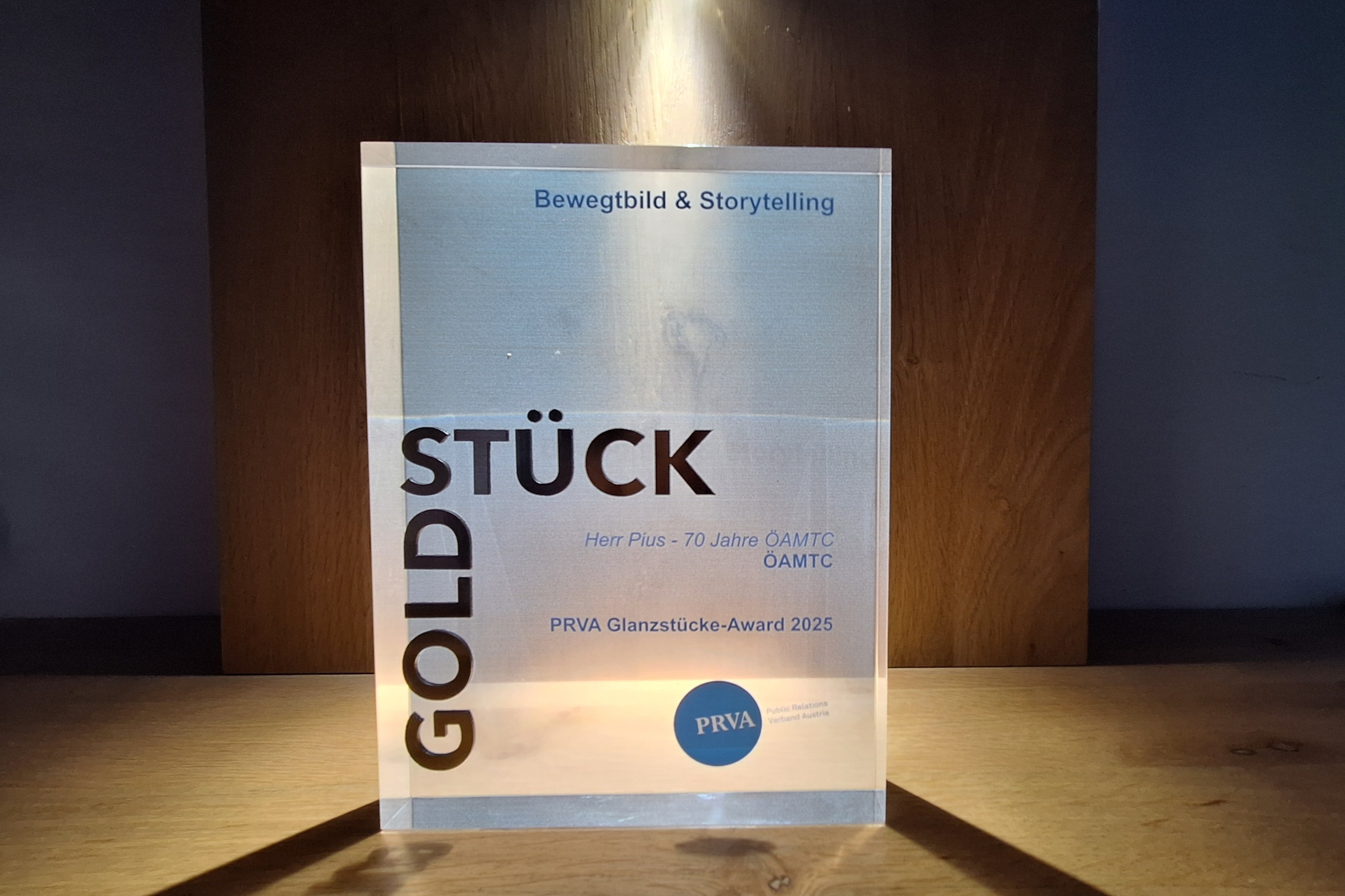 Auf dem Bild sieht man den Goldstück Award.