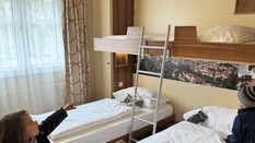 Das familienzimmer im Jufa-Hotel mit einem Hochbett.