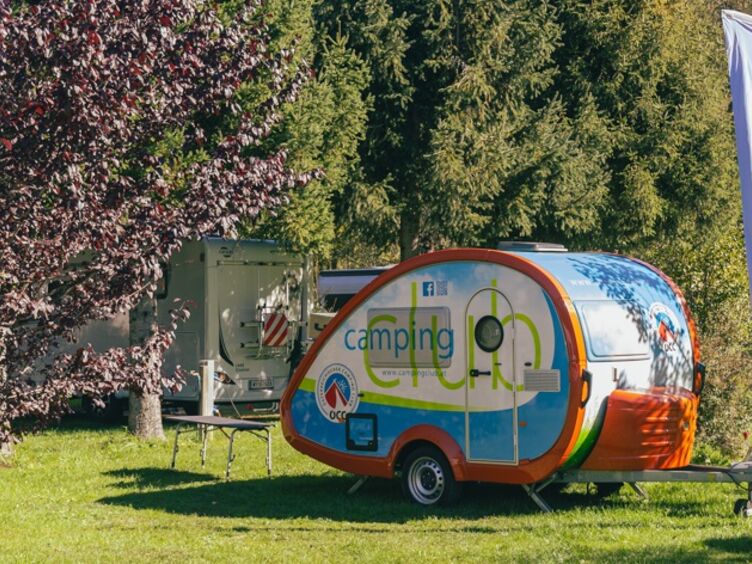 Das Foto zeigt den ÖCC Wohnwagen.
