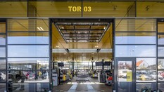 Das Bild zeigt ein Tor in die Prüfhalle vom Stützpunkt in St. Pölten.