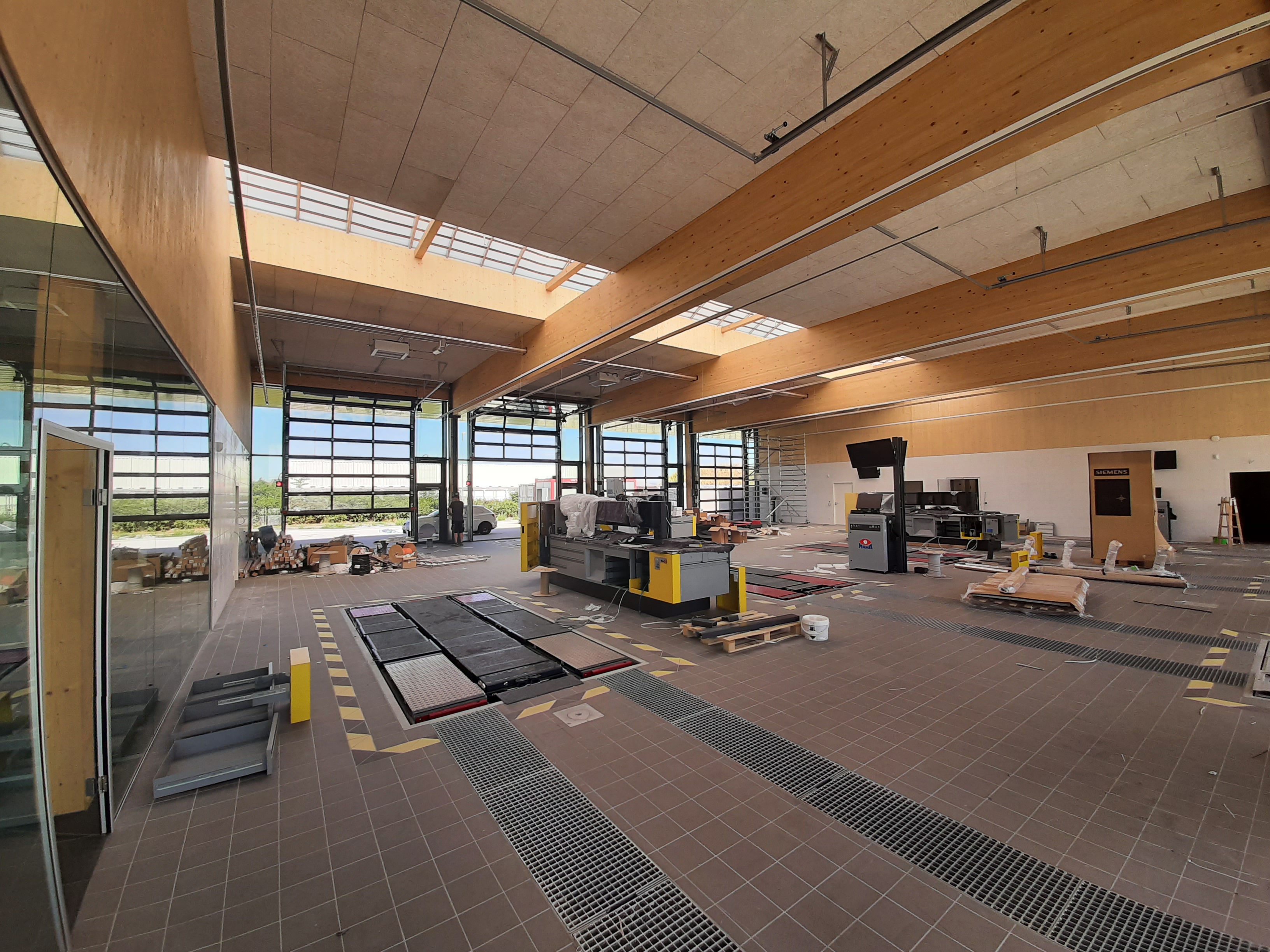 Das Foto zeigt den noch nicht fertig gebauten Stützpunkt in Tull von innen.