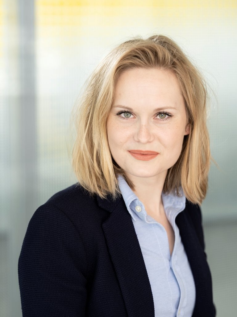 Das Bild ist ein Portraitfoto der Autorin