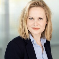 Das Bild ist ein Portraitfoto der Autorin