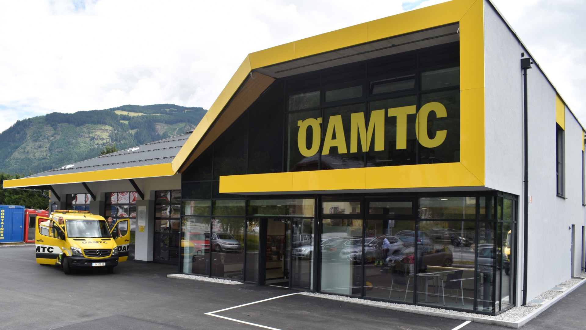 Außenansicht des ÖAMTC Stützpunktes Zell am See