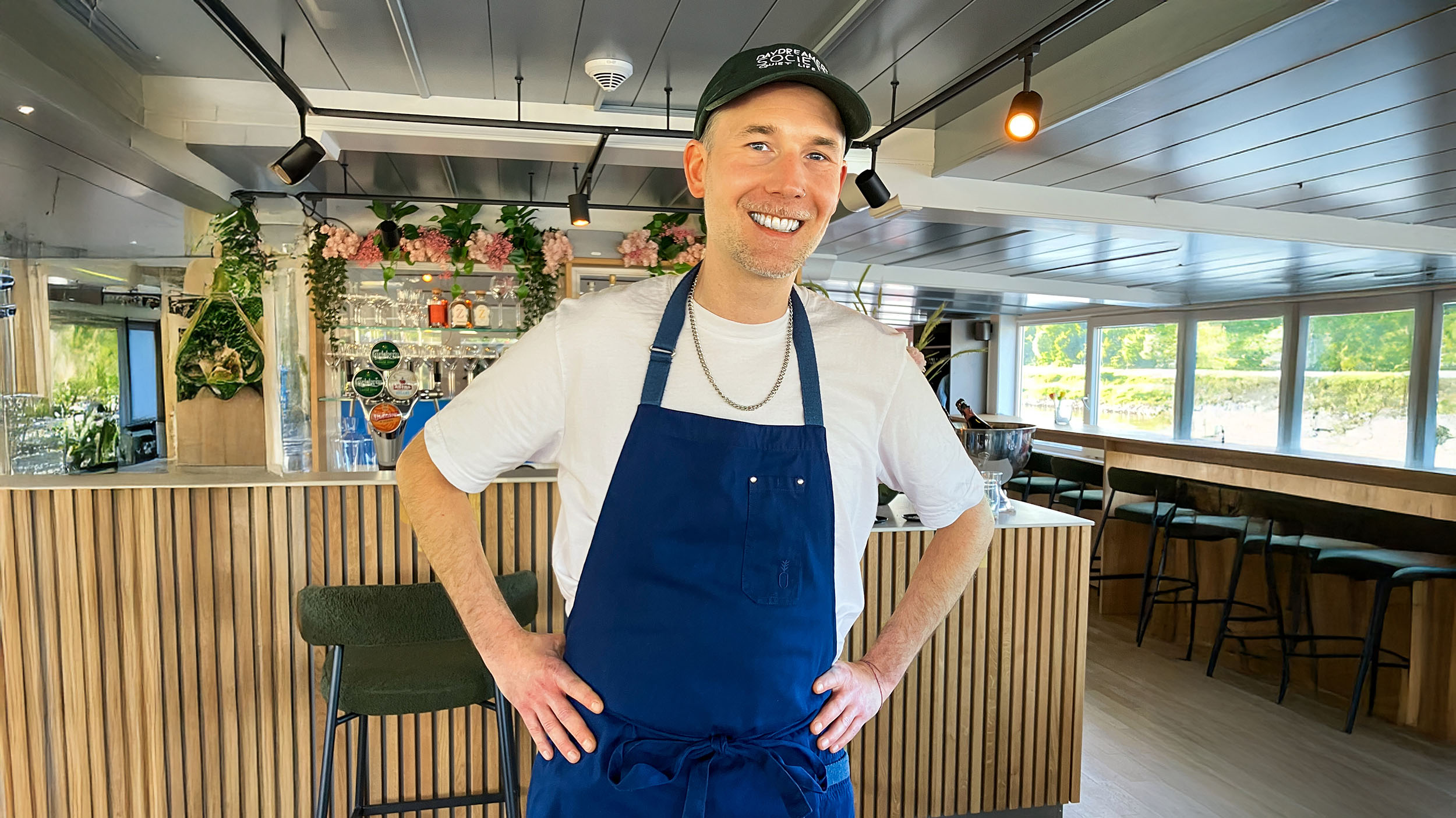 Sternekoch Dennis Maier im Restaurant „The Tourist Trap“ auf dem Museumsschiff am Neckar. 